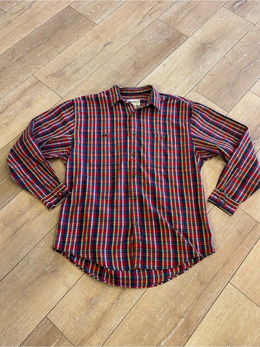 Eddie Bauer Plaid Button Down Shirt Men’s Medium Red Blue 100% Cotton classic
